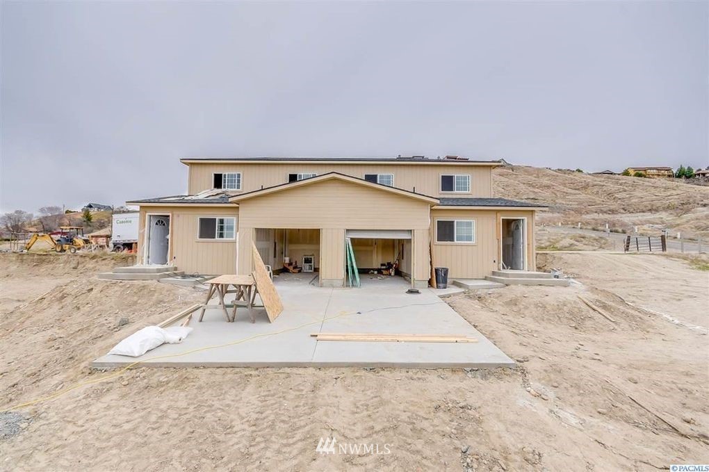 321 Emerald Road Granger, WA 98932 - Photo 3 of 4 Gallery Image 3