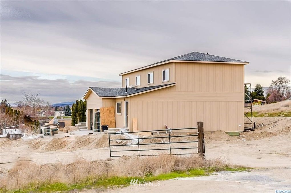 321 Emerald Road Granger, WA 98932 - Photo 4 of 4 Gallery Image 4