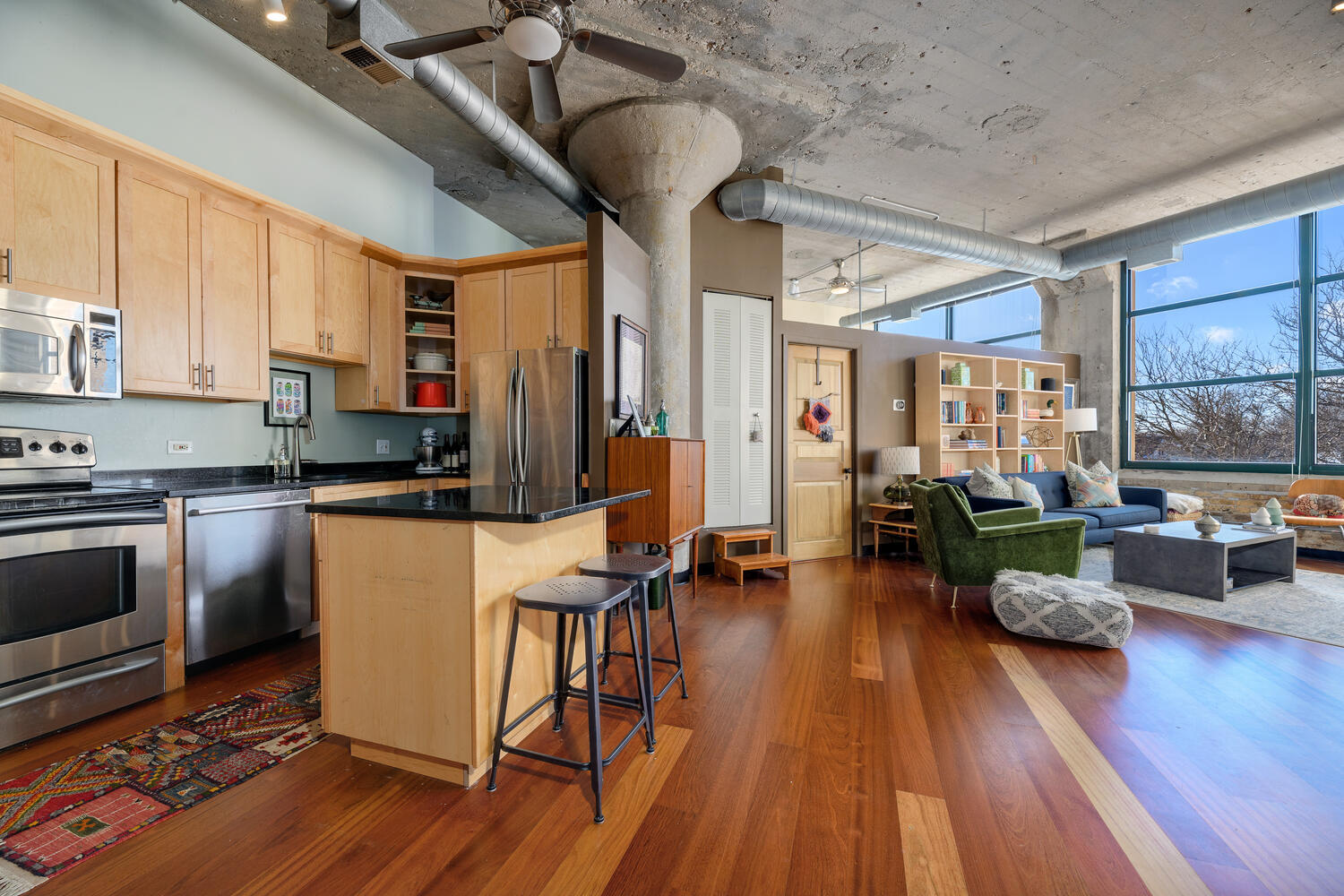 1800 West Roscoe Street, Unit 333 Chicago, IL 60657 - Photo 3 of 24
