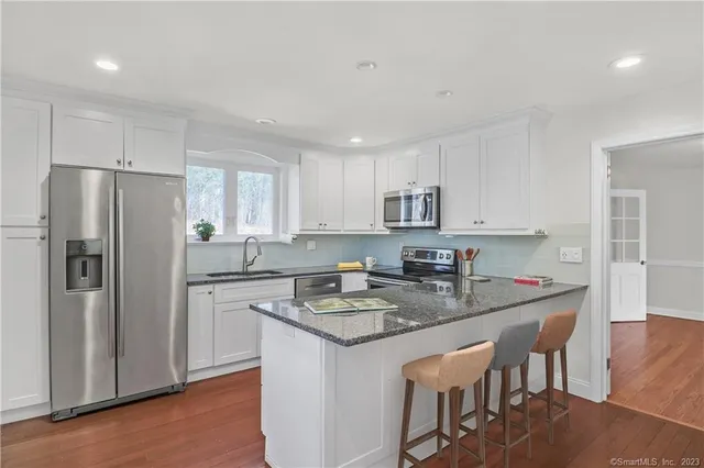 $4,200 | 81 Opper Road, Stamford, CT 06903