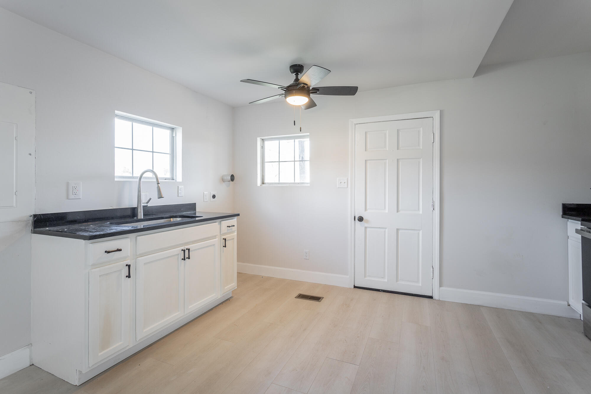 601 Long Street Dayton, TN 37321 - Photo 8 of 17 Kitchen