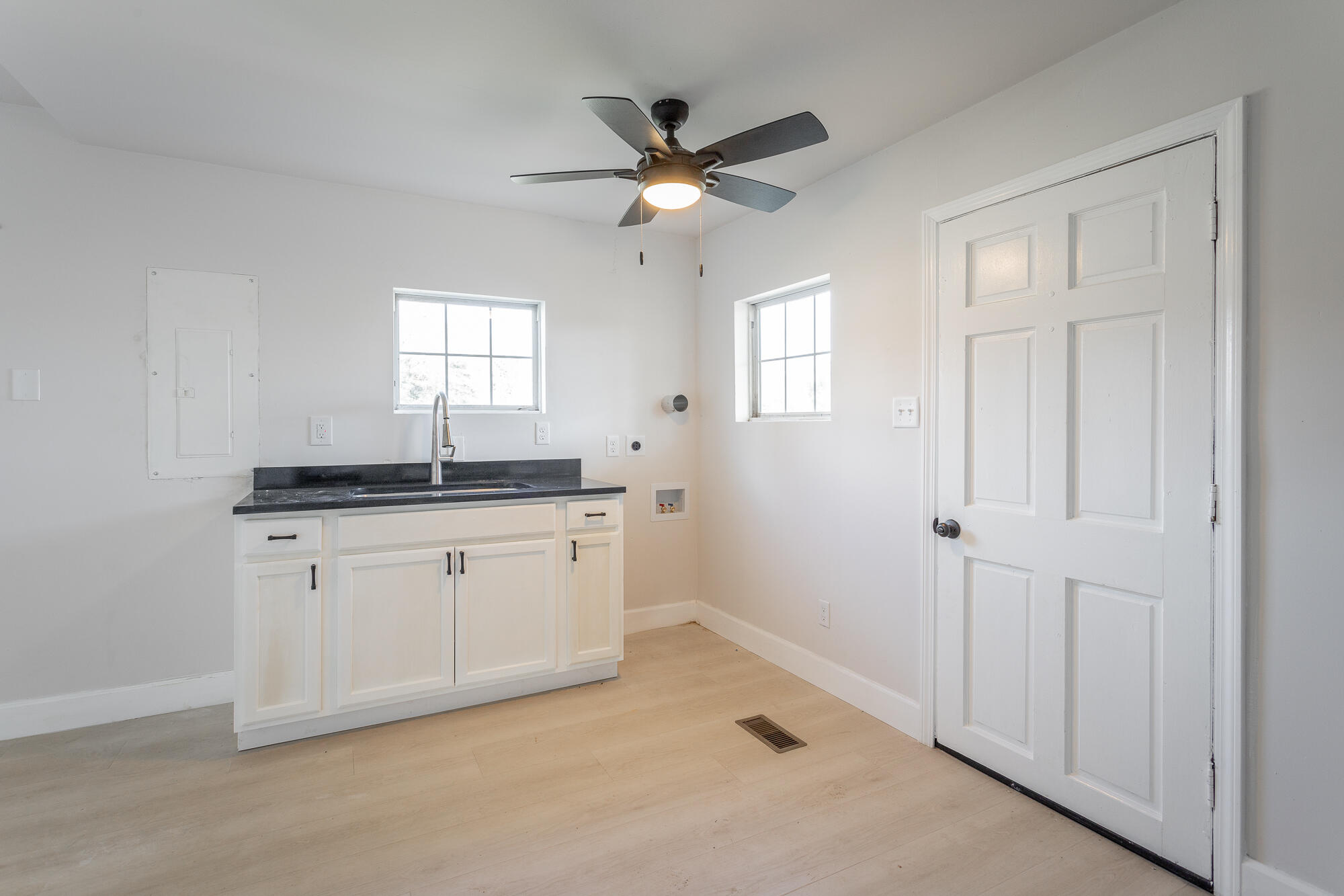 601 Long Street Dayton, TN 37321 - Photo 9 of 17 Kitchen2