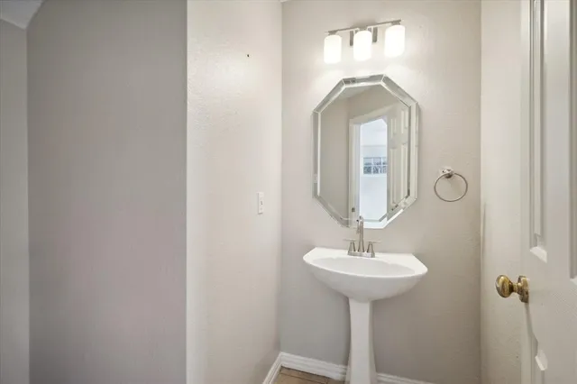 a view of empty room with windows