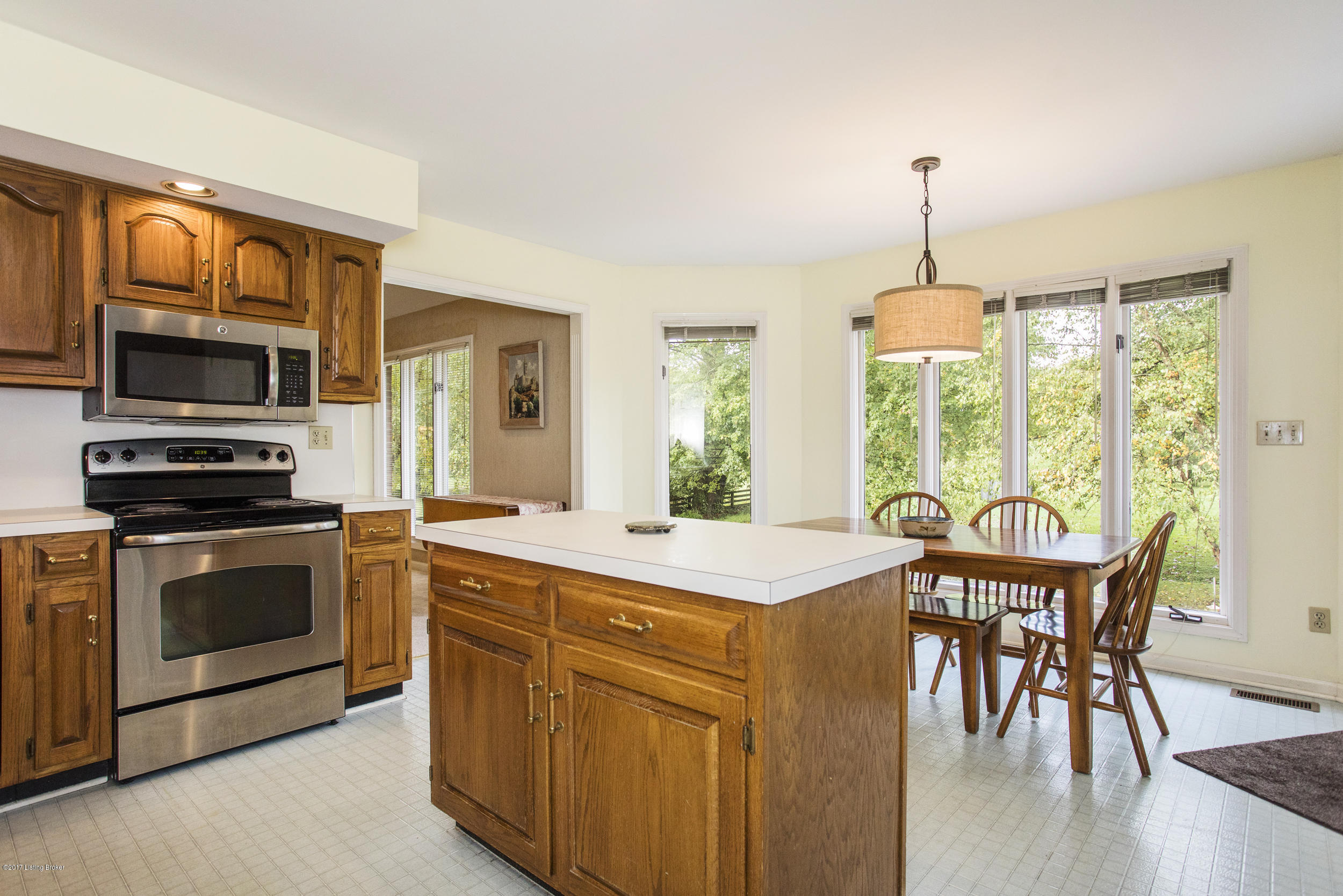 1910 North Rose Island Road Prospect, KY 40059 - Photo 9 of 38 9-kitchen and eat in