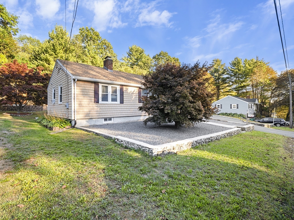 43 Moon Road Lynn, MA 01904 - Photo 3 of 25