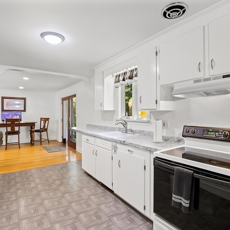 43 Moon Road Lynn, MA 01904 - Photo 10 of 25