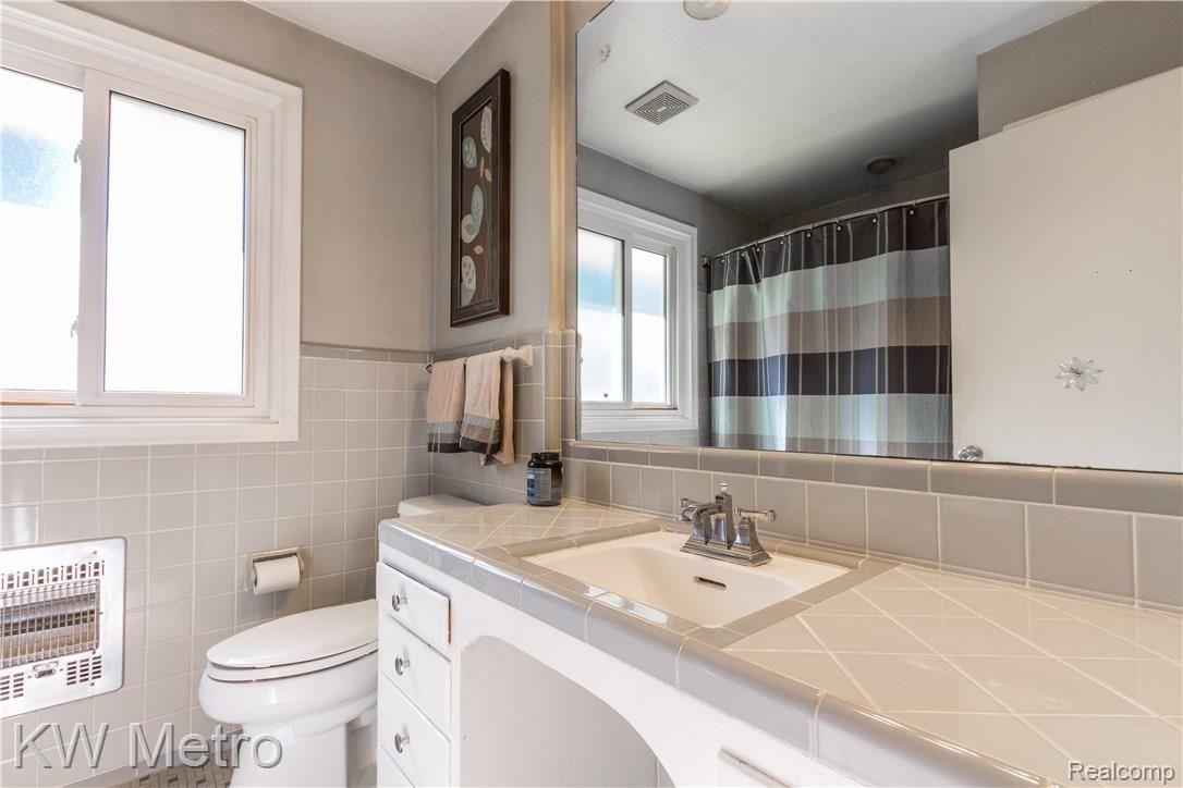 235 Montmorency Road Rochester, MI 48307 - Photo 16 of 24 235 Montmorency-9.jpg