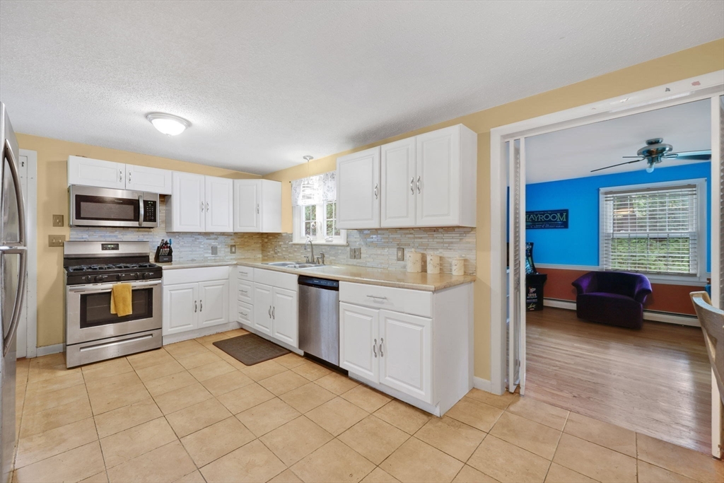 101 Fenimore Boulevard Springfield, MA 01108 - Photo 3 of 28