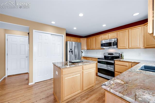249 Talus Road Monument, CO 80132 - Photo 4 of 40
