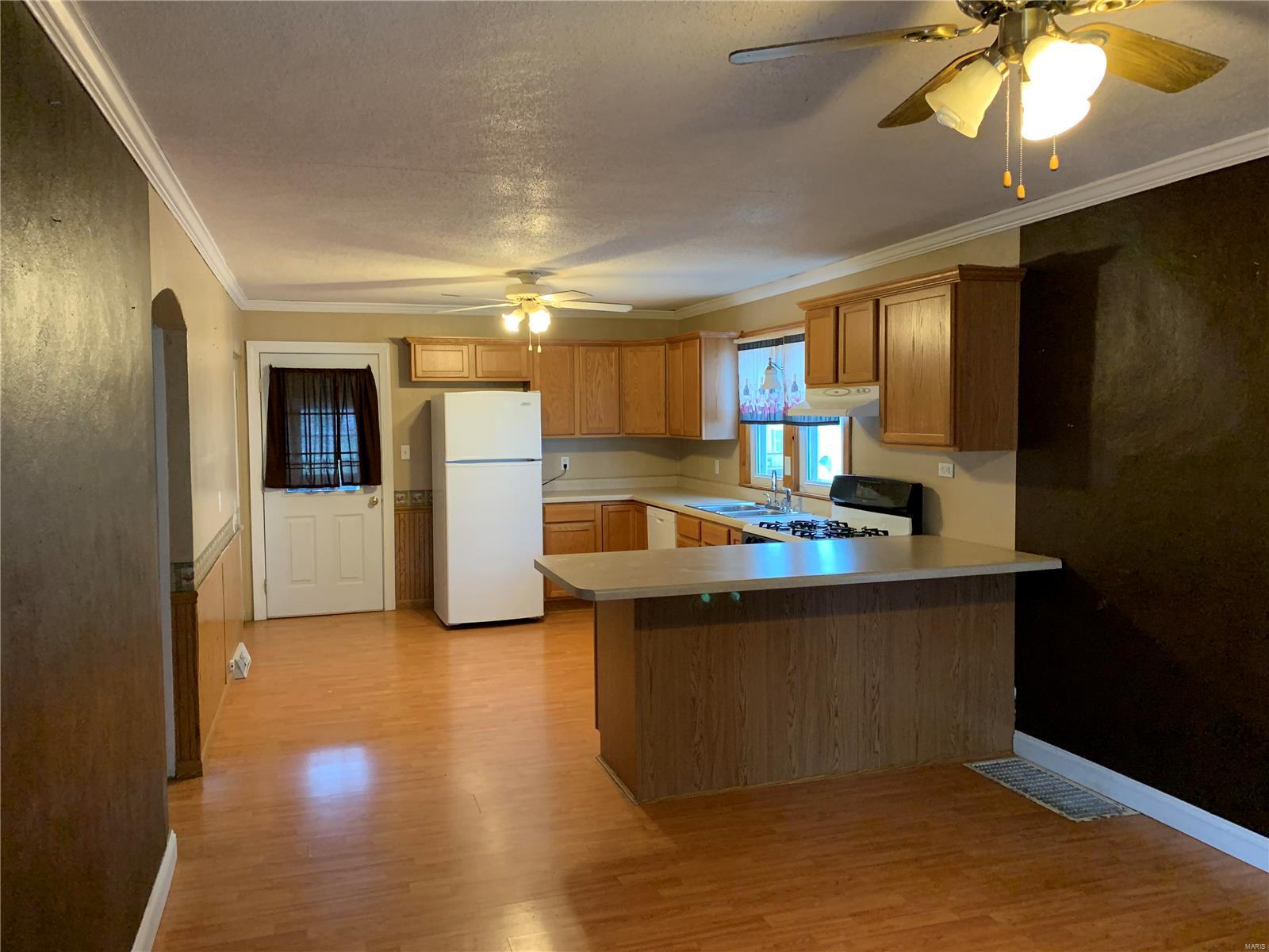 1619 Oak Street Chester, IL 62233 - Photo 3 of 19 Gallery Image 3