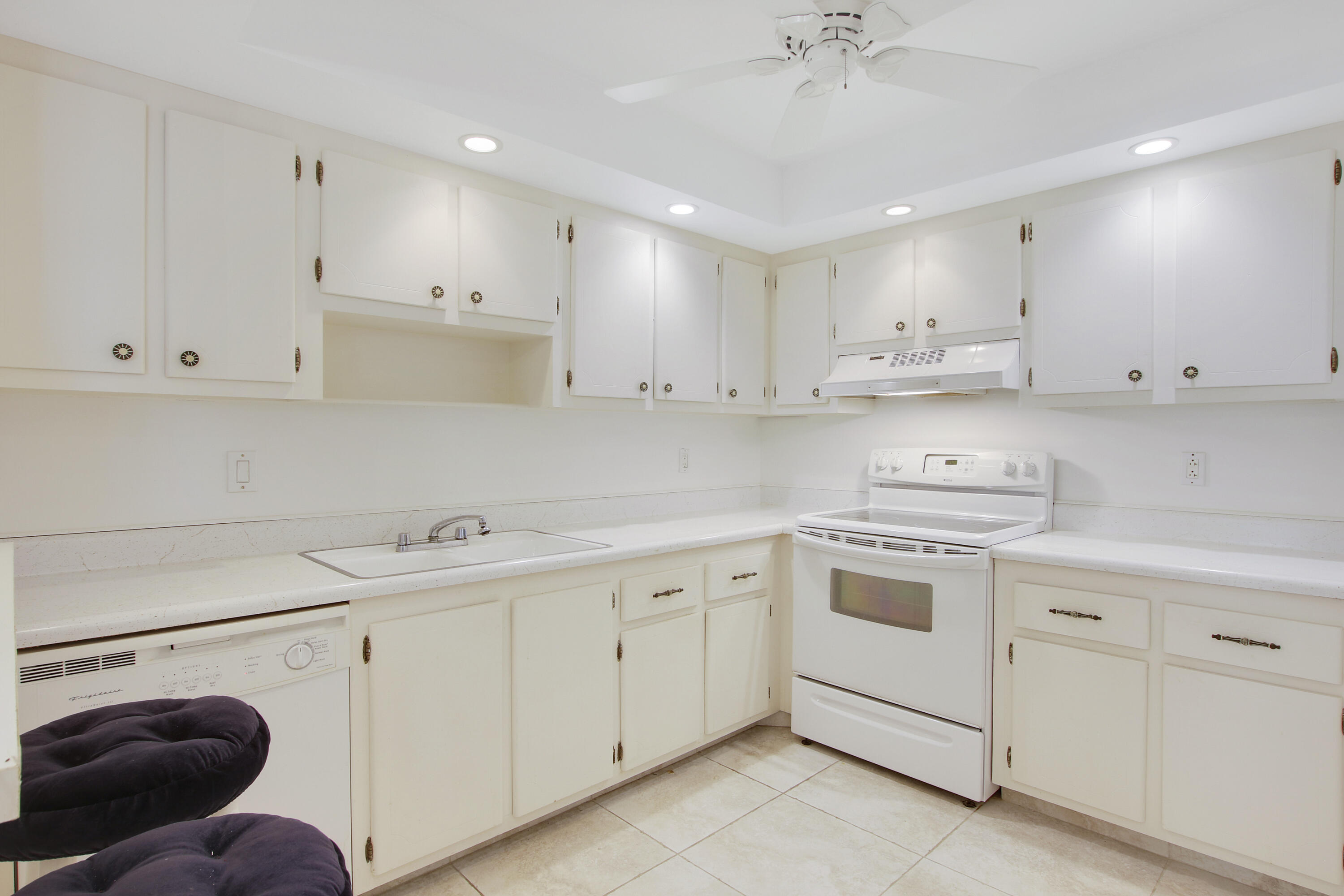 2800 North Ocean Drive, Unit B9A Riviera Beach, FL 33404 - Photo 21 of 41 House2-12