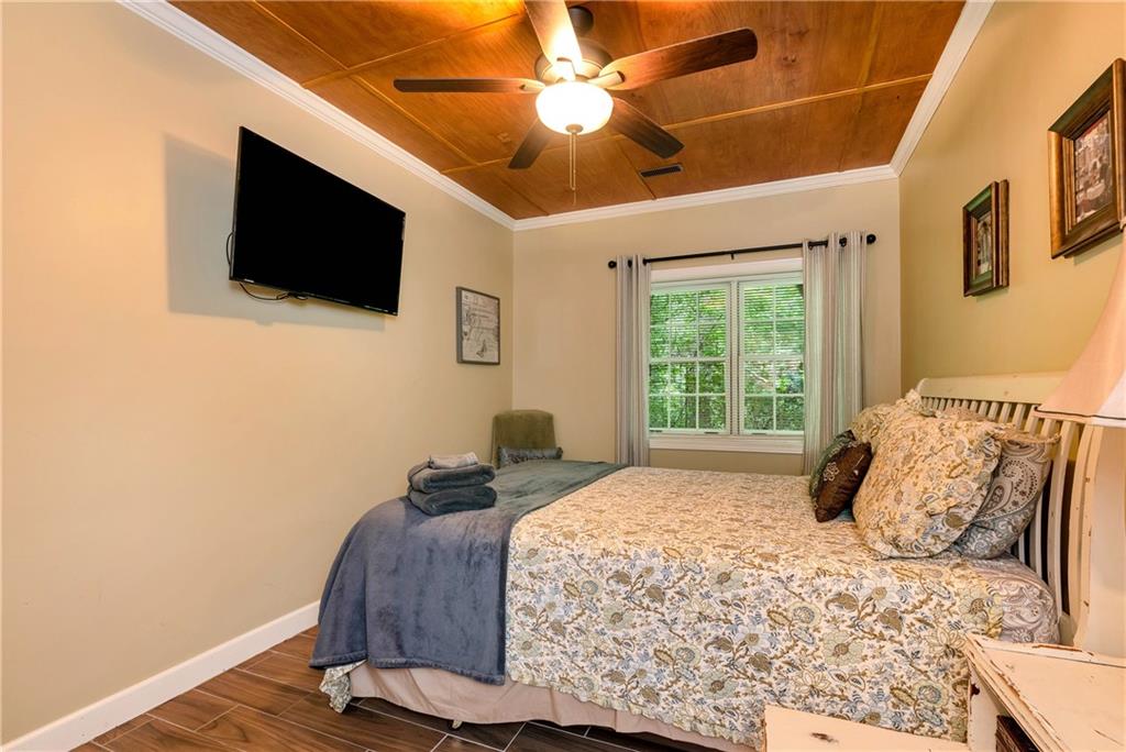 276 Zeppelin Strasse Helen, GA 30545 - Photo 38 of 60 a bedroom with a bed and a flat screen tv