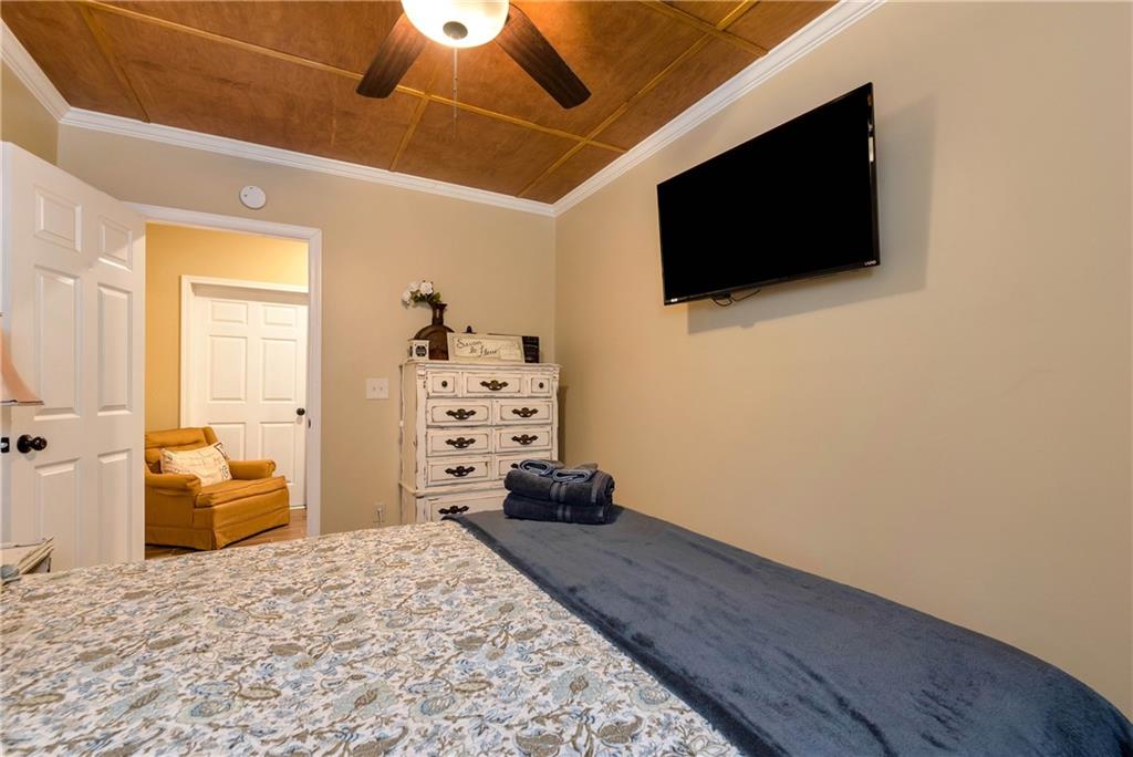 276 Zeppelin Strasse Helen, GA 30545 - Photo 39 of 60 a bedroom with a bed and a flat screen tv