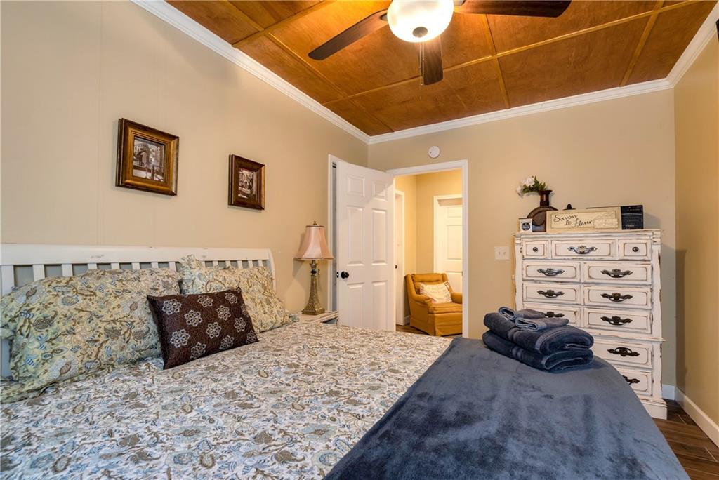 276 Zeppelin Strasse Helen, GA 30545 - Photo 40 of 60 a large bedroom with a bed and a couch