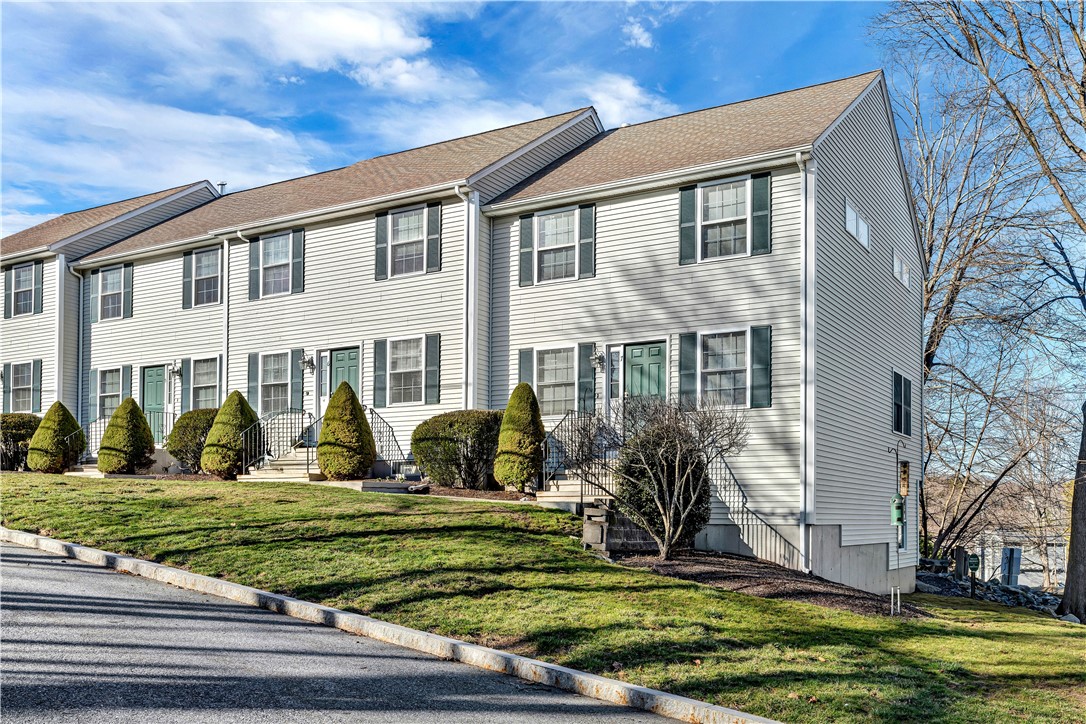 13 Central Street, Unit 7 Lincoln, RI 02838 - Photo 1 of 20