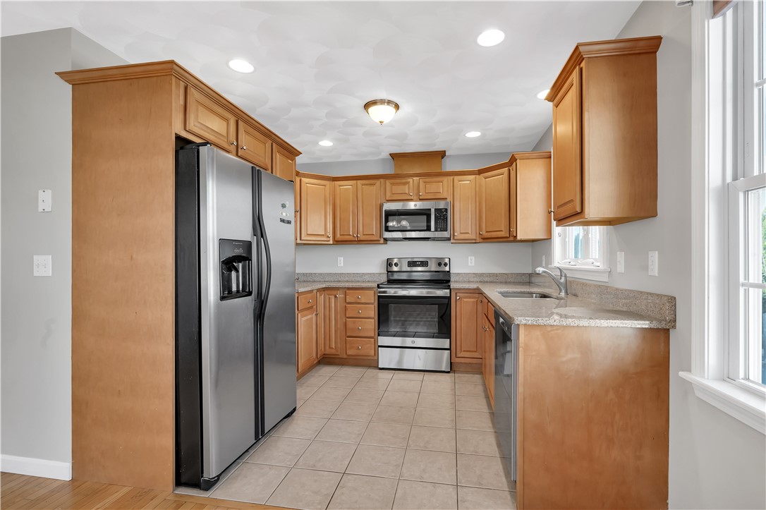 13 Central Street, Unit 7 Lincoln, RI 02838 - Photo 9 of 20