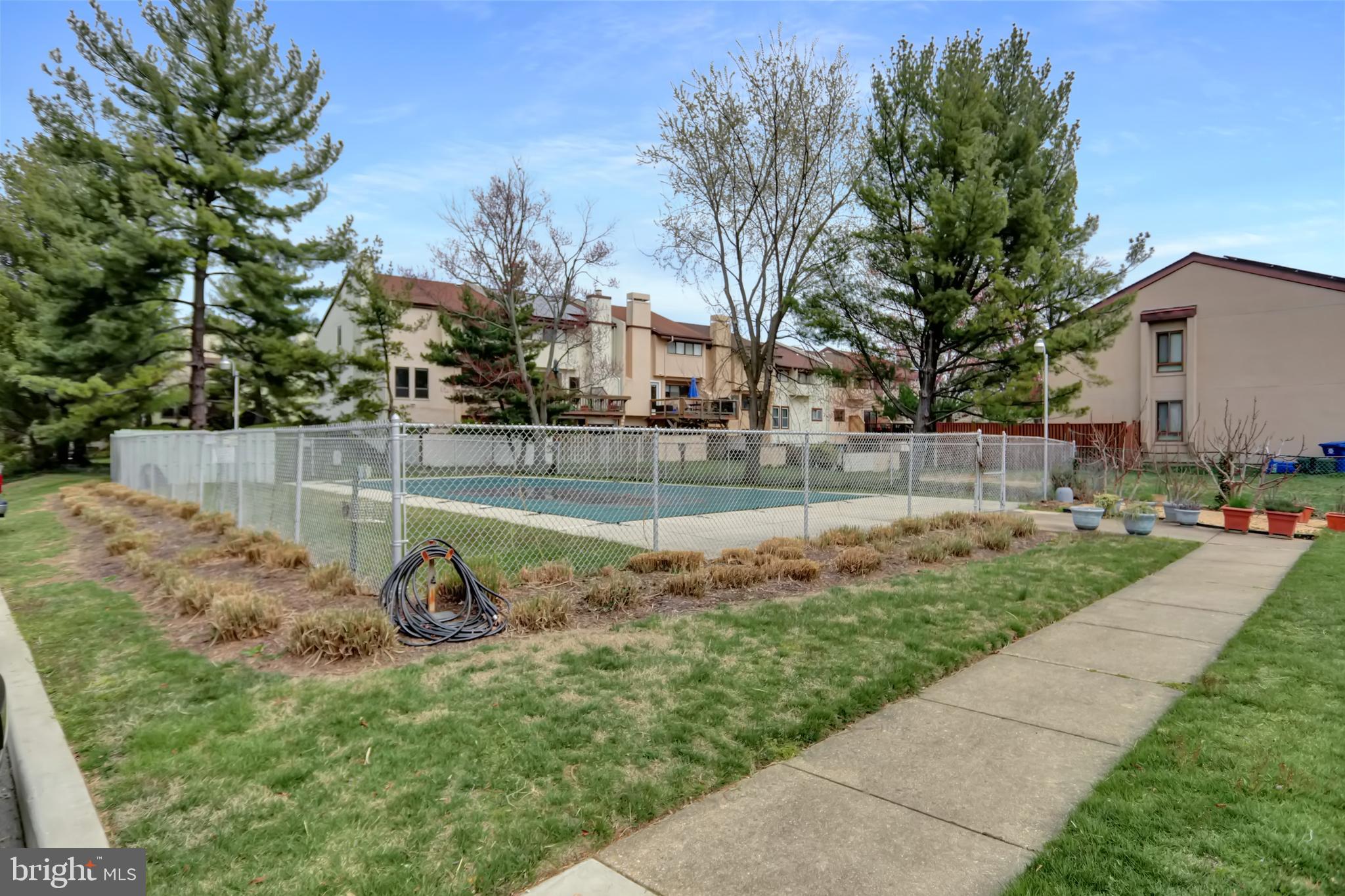 4401 Roland Avenue, Unit 304 Baltimore, MD 21210 - Photo 38 of 50 a view of a yard with large trees