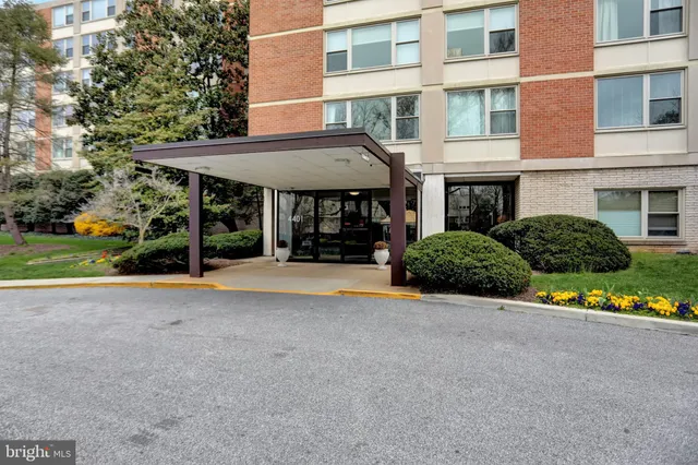 a view of house with outdoor space and porch