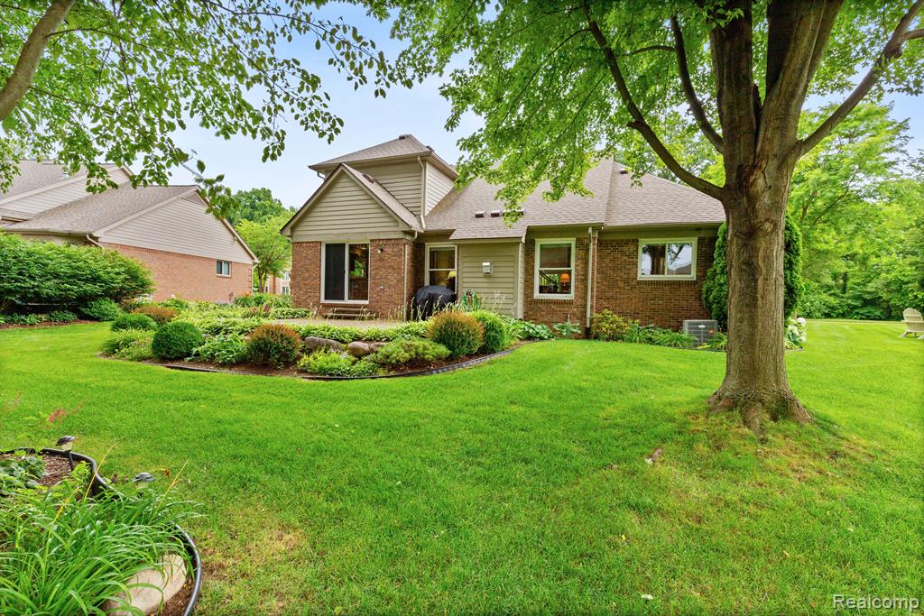 2017 Roundtree Rochester Hills, MI 48307 - Photo 34 of 36