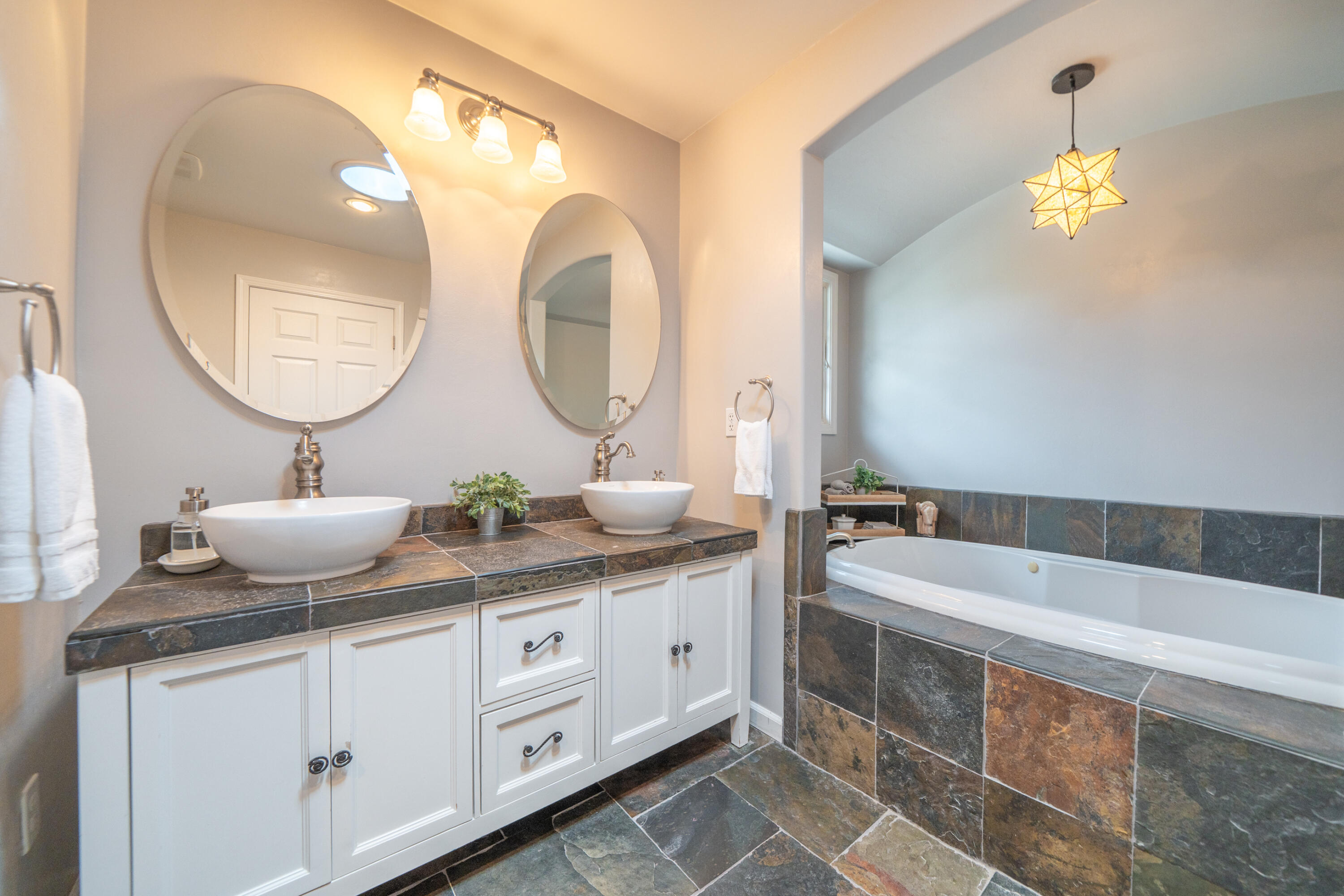 1044 Riviera Drive Redding, CA 96001 - Photo 25 of 46 1044 Riviera Dr-35