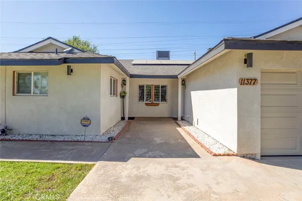 a view of a garage