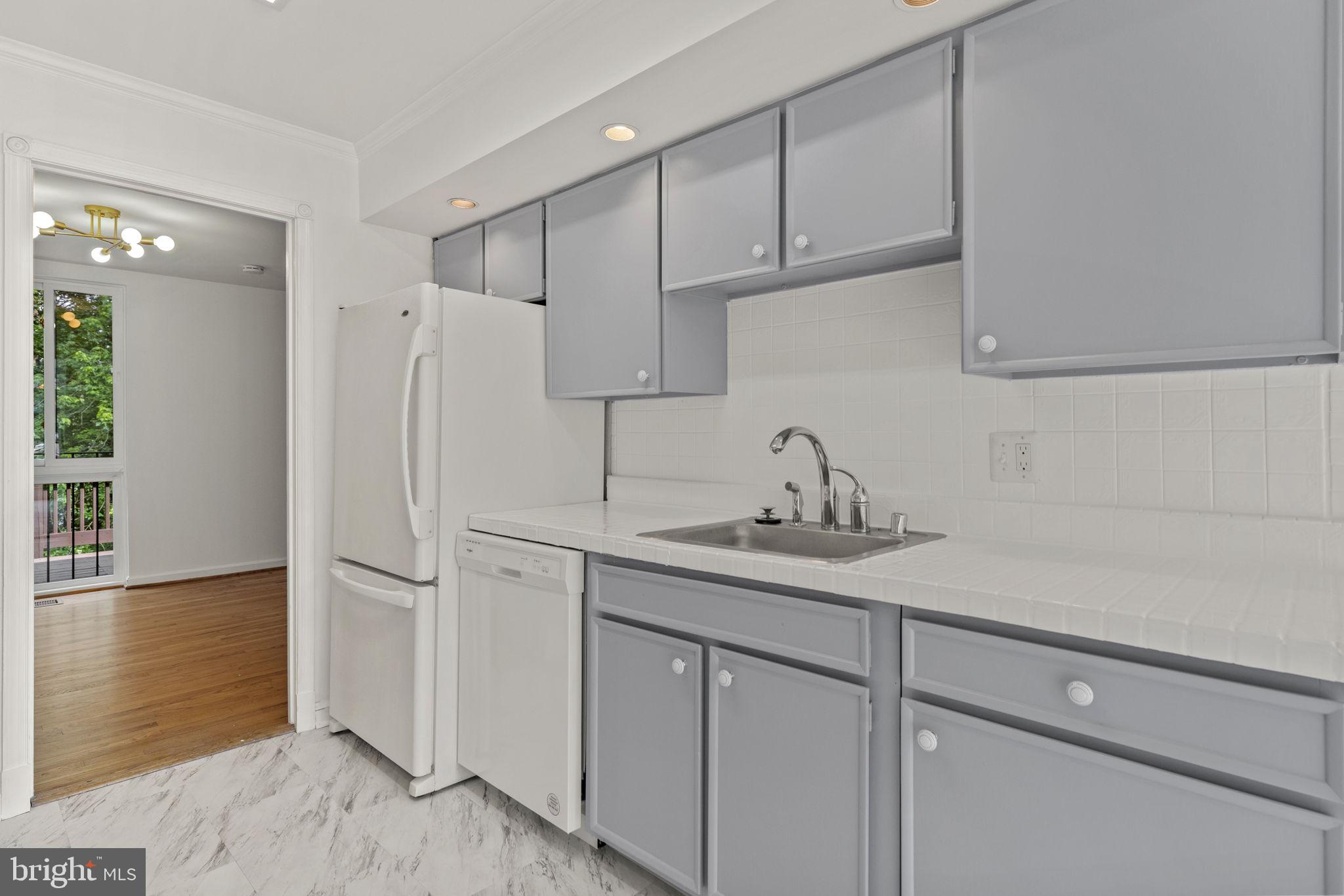 8020 Inverness Ridge Road Potomac, MD 20854 - Photo 8 of 46