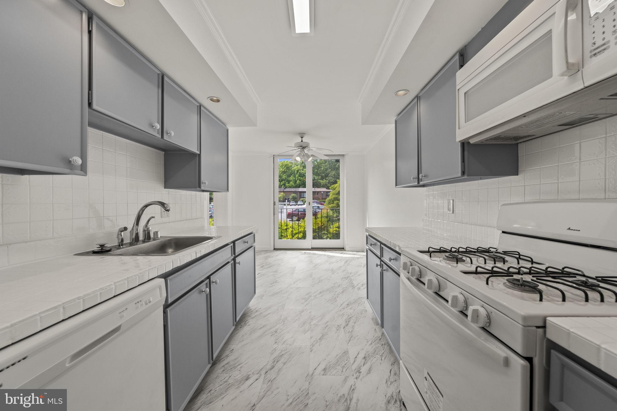 8020 Inverness Ridge Road Potomac, MD 20854 - Photo 9 of 46