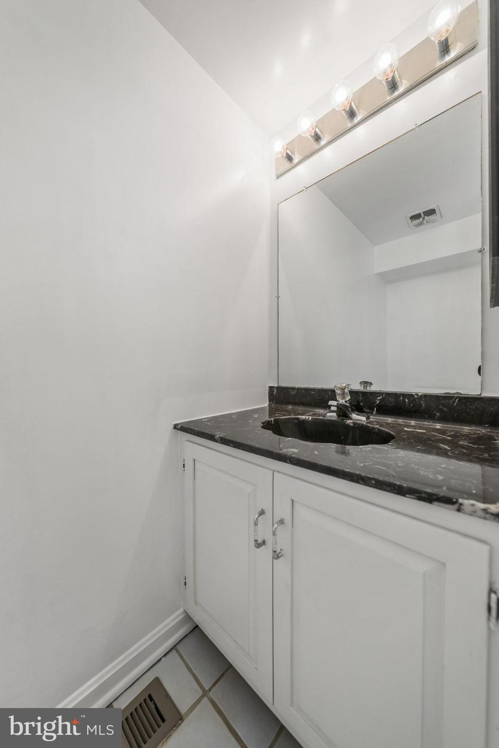 8020 Inverness Ridge Road Potomac, MD 20854 - Photo 10 of 46