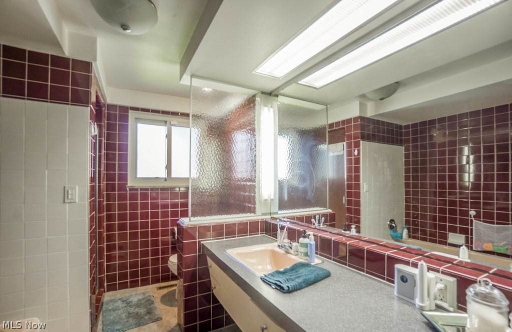 1115 Rutherford Road Cleveland, OH 44112 - Photo 12 of 25