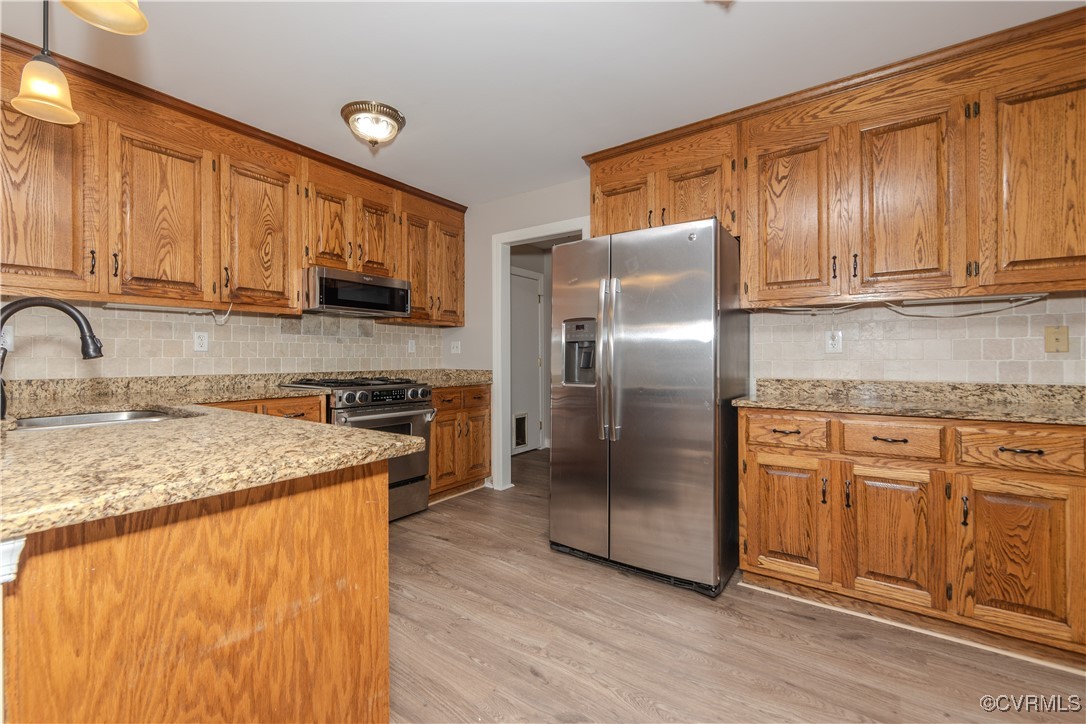 13817 Laurel Spring Road Chester, VA 23831 - Photo 10 of 40 Kitchen featuring decorative light fixtures, appli