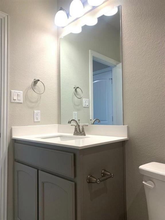 906 Gambel Drive Sherman, TX 75092 - Photo 21 of 26 a bathroom with a sink and a mirror