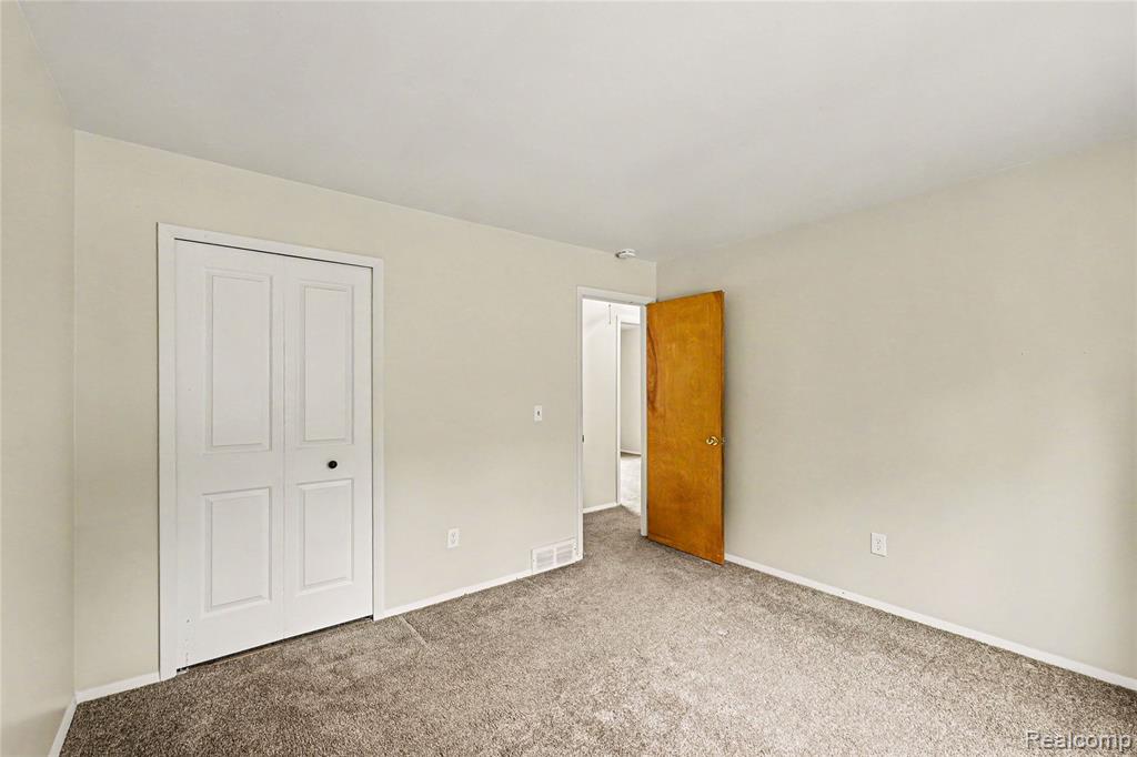 606 Hickory Street Fenton, MI 48430 - Photo 13 of 21