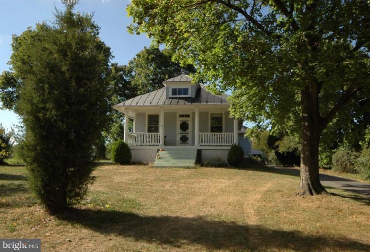 113 Morven Park Road Northwest Leesburg, VA 20176 - Photo 1 of 16 a front view of a house with a yard
