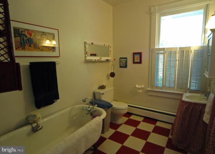 113 Morven Park Road Northwest Leesburg, VA 20176 - Photo 12 of 16 a bathroom with a sink a bathtub and a window