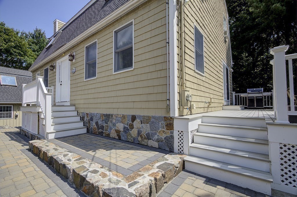 11 Susan Road Marblehead, MA 01945 - Photo 3 of 38