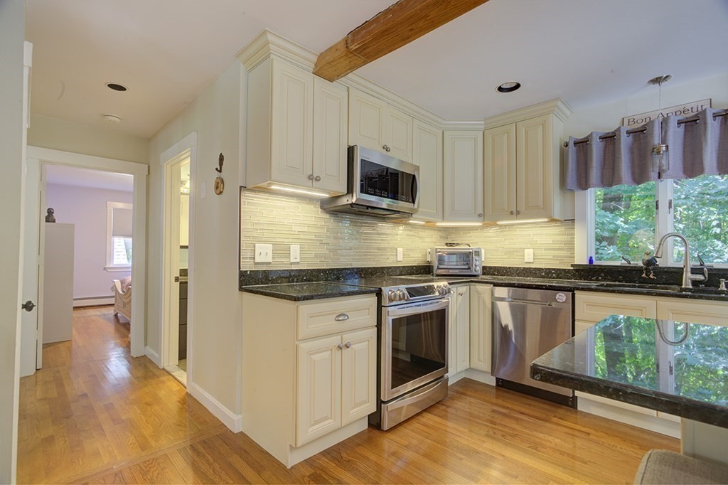 11 Susan Road Marblehead, MA 01945 - Photo 8 of 38