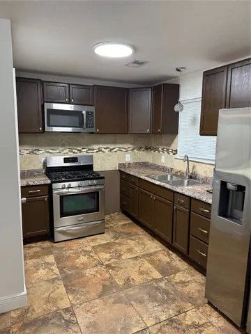 $1,500 | 919 Lovett Street, Tomball, TX 77375