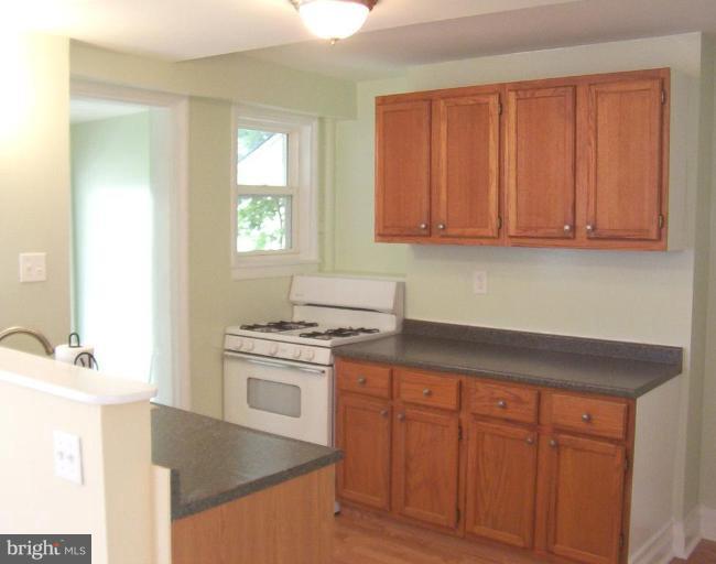 24 Township Road Dundalk, MD 21222 - Photo 9 of 23 Kitchen