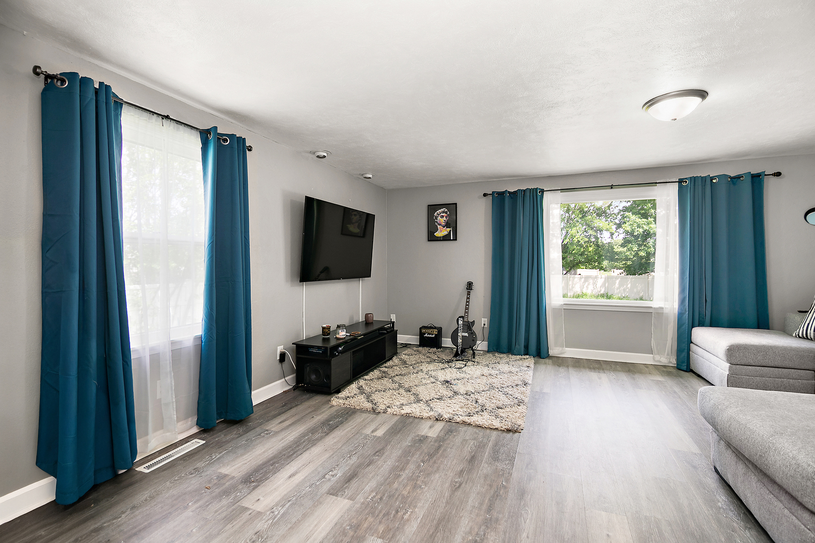 1572 North 2000E Road Bourbonnais, IL 60914 - Photo 4 of 18 a view of a livingroom with furniture and windows