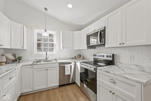 $259,900 | 218 Walnut Street, Greenfield, IN 46140