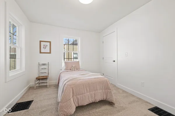 $259,900 | 218 Walnut Street, Greenfield, IN 46140