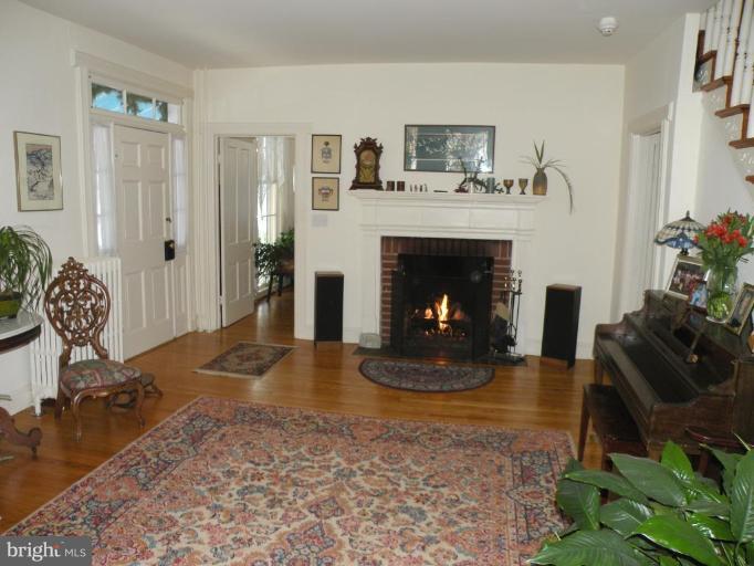 1802 Kenway Road Baltimore, MD 21209 - Photo 3 of 15 Living Room