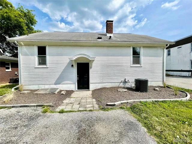 $110,000 | 1519 Lebanon Avenue, Belleville, IL 62221