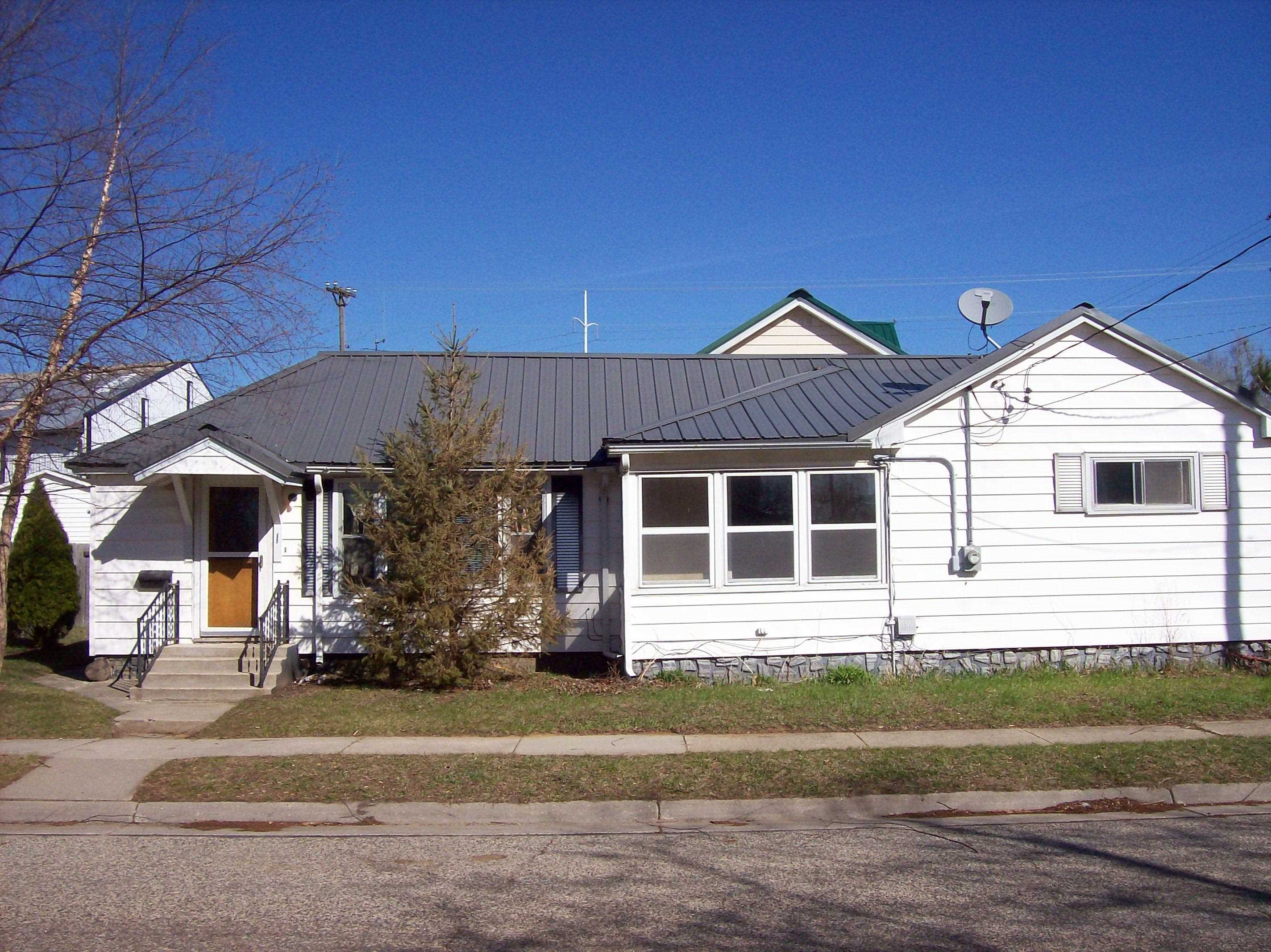 1002 Adams Street Portage, WI 53901 - Photo 2 of 32