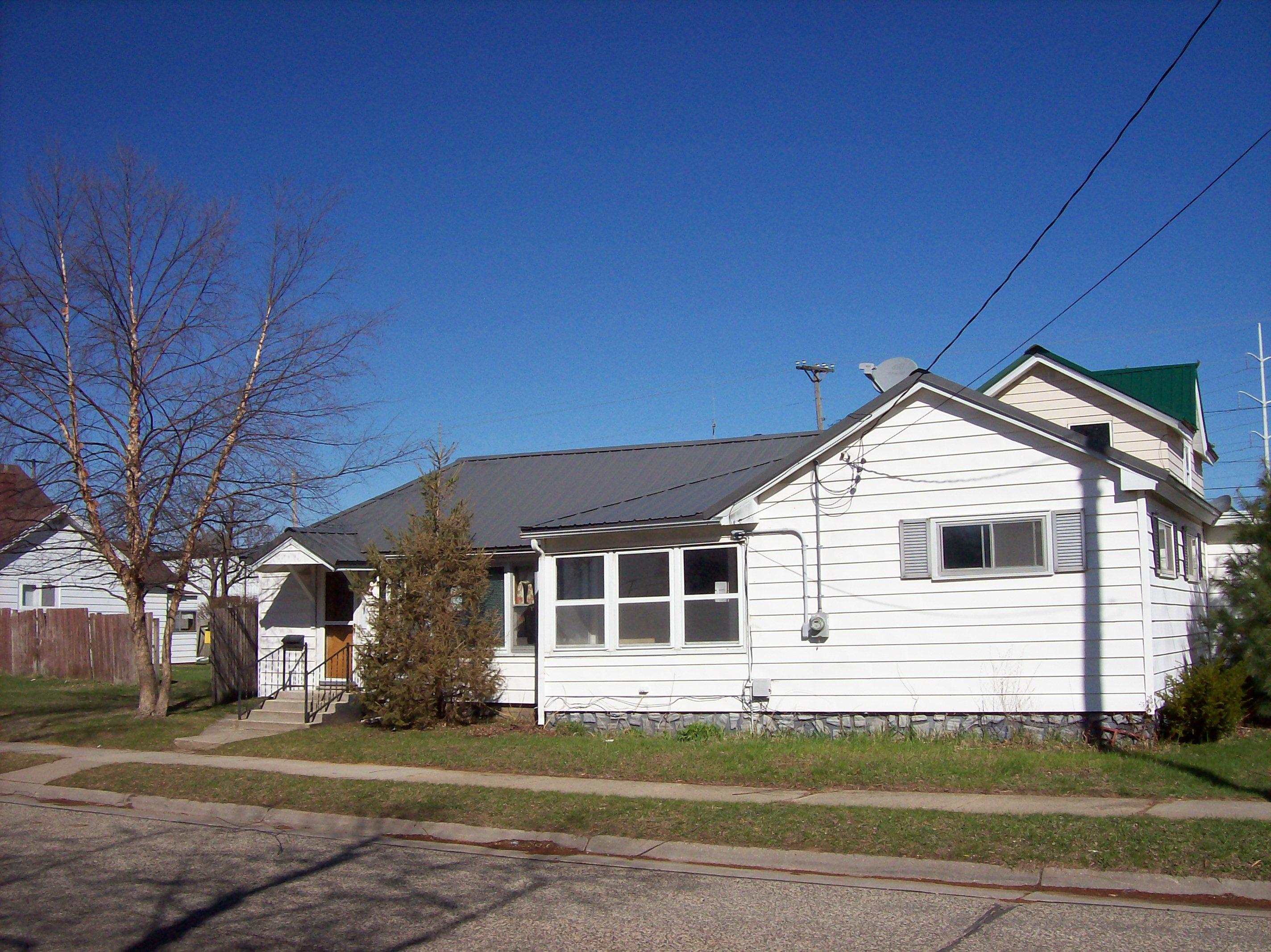 1002 Adams Street Portage, WI 53901 - Photo 3 of 32