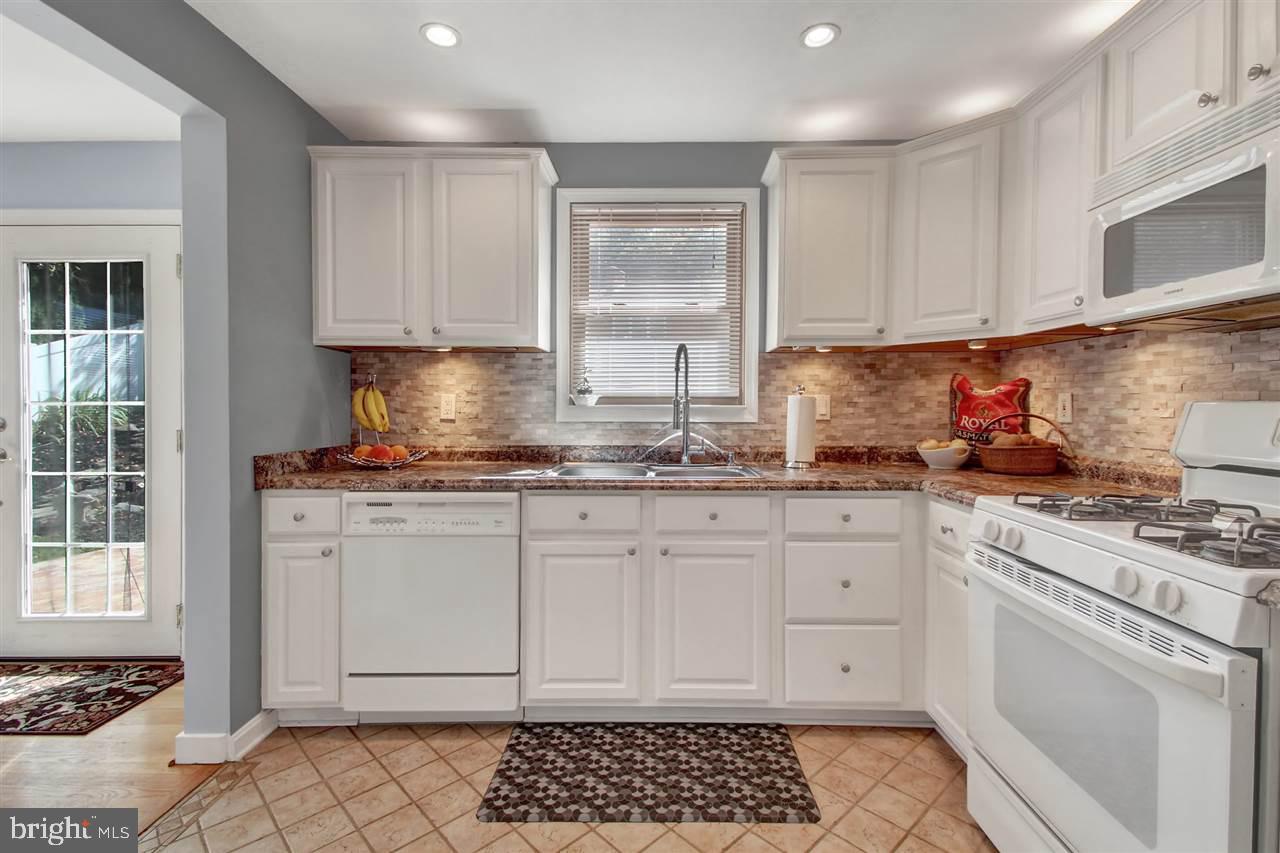 2426 Wharton Road York, PA 17402 - Photo 8 of 33 Gallery Image 8