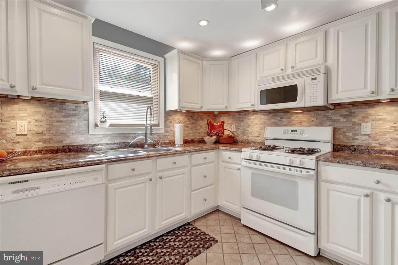 2426 Wharton Road York, PA 17402 - Photo 9 of 33 Gallery Image 9