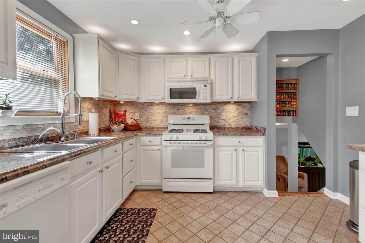 2426 Wharton Road York, PA 17402 - Photo 10 of 33 Gallery Image 10