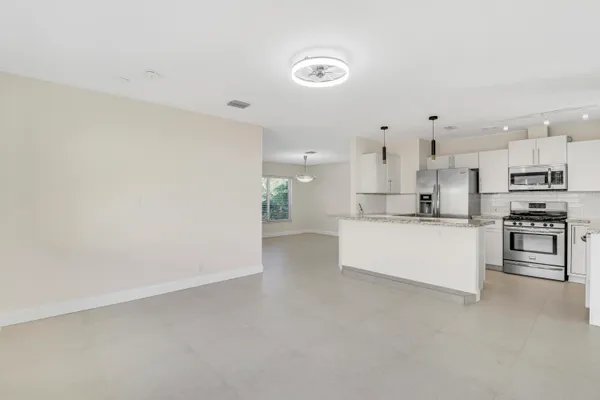 $3,800 | 376 Southwest 2nd Street, Boca Raton, FL 33432