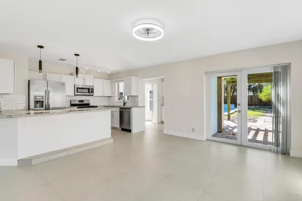 $3,800 | 376 Southwest 2nd Street, Boca Raton, FL 33432